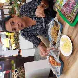 Meet your Posher, Adela